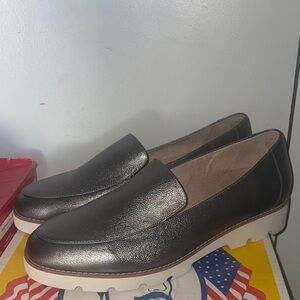 Women Vionic Kensley gray Loafers size 12